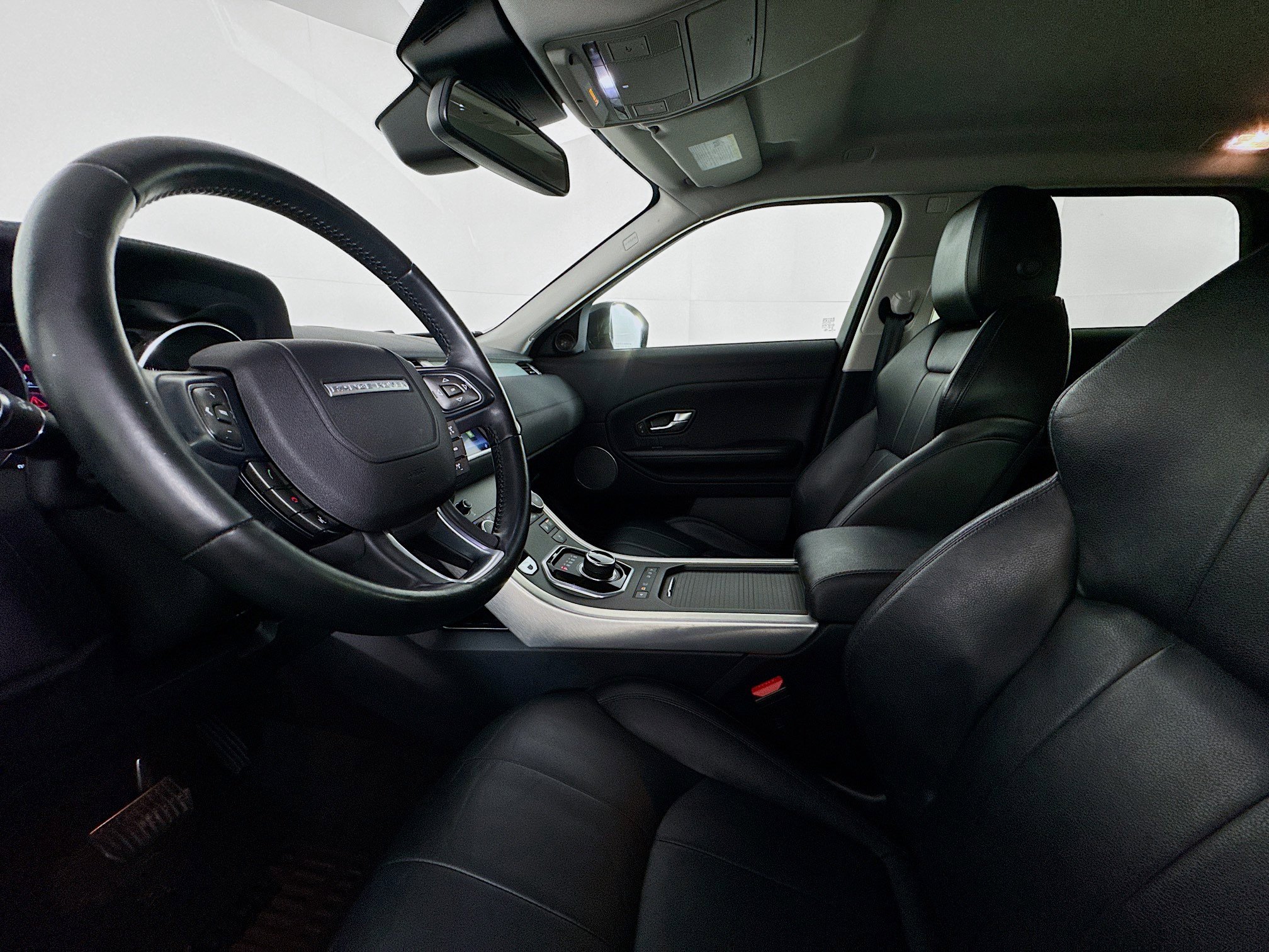 Used 2017 Land Rover Range Rover Evoque SE image 21