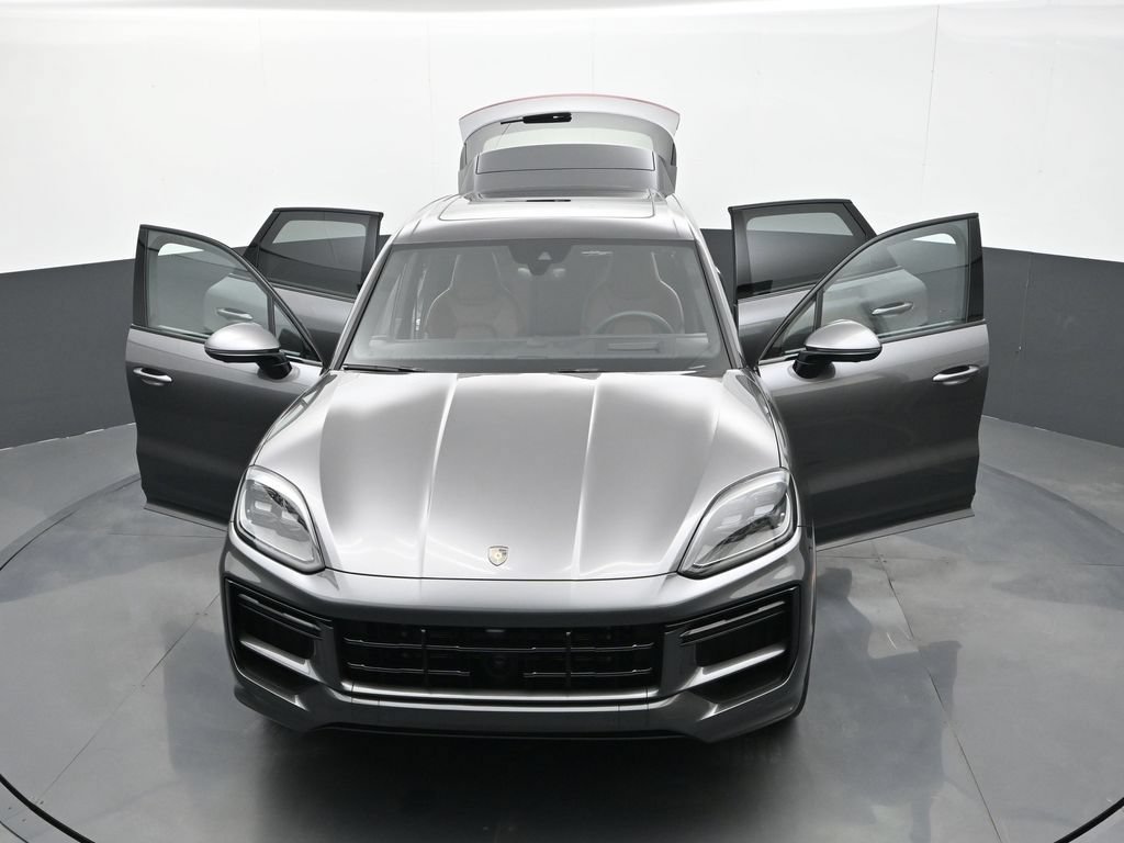 New 2025 Porsche Cayenne Turbo AWD/4WD image 32