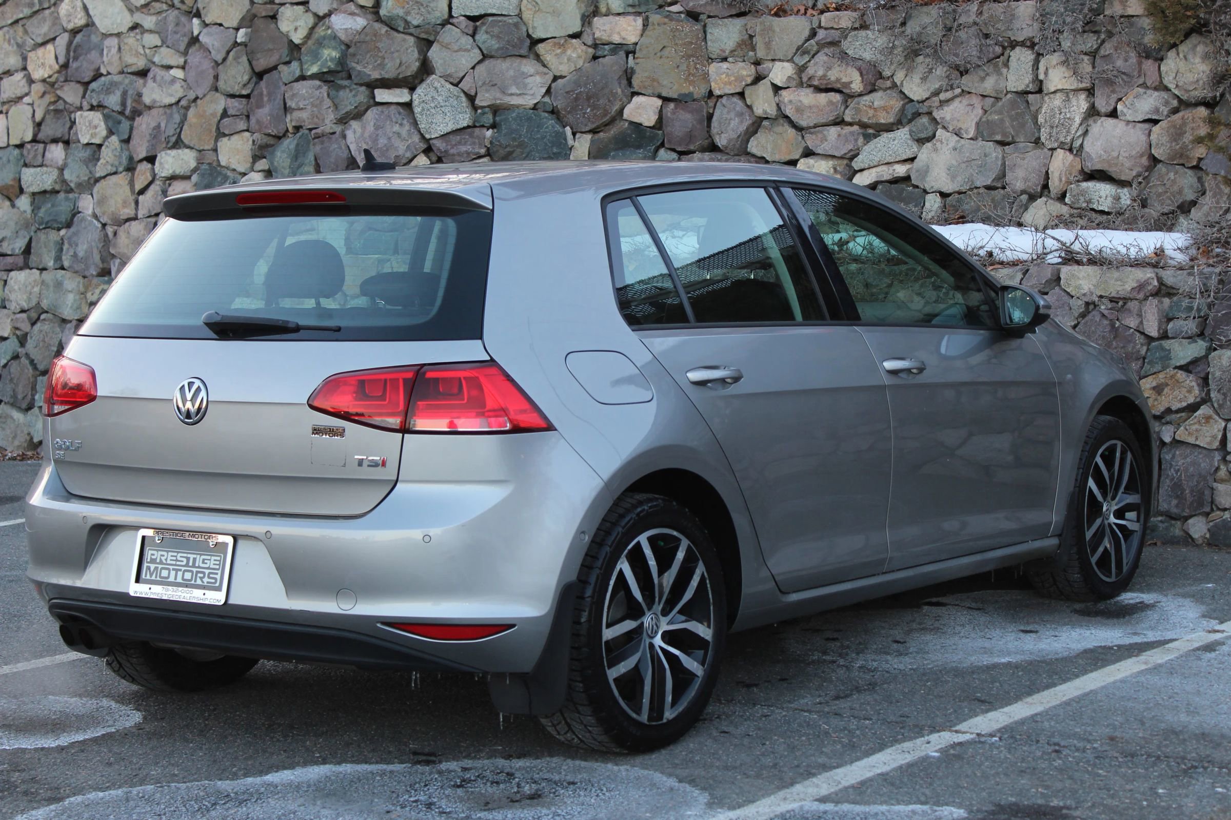 Used 2016 Volkswagen Golf SE w/ Lighting Package image 9