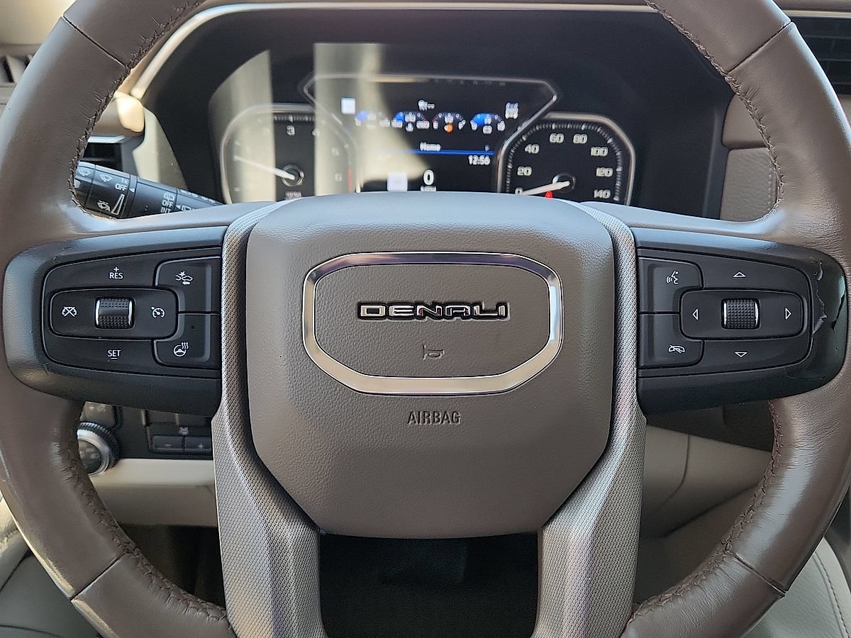 Used 2021 GMC Yukon Denali w/ Denali Premium Package AWD/4WD image 11