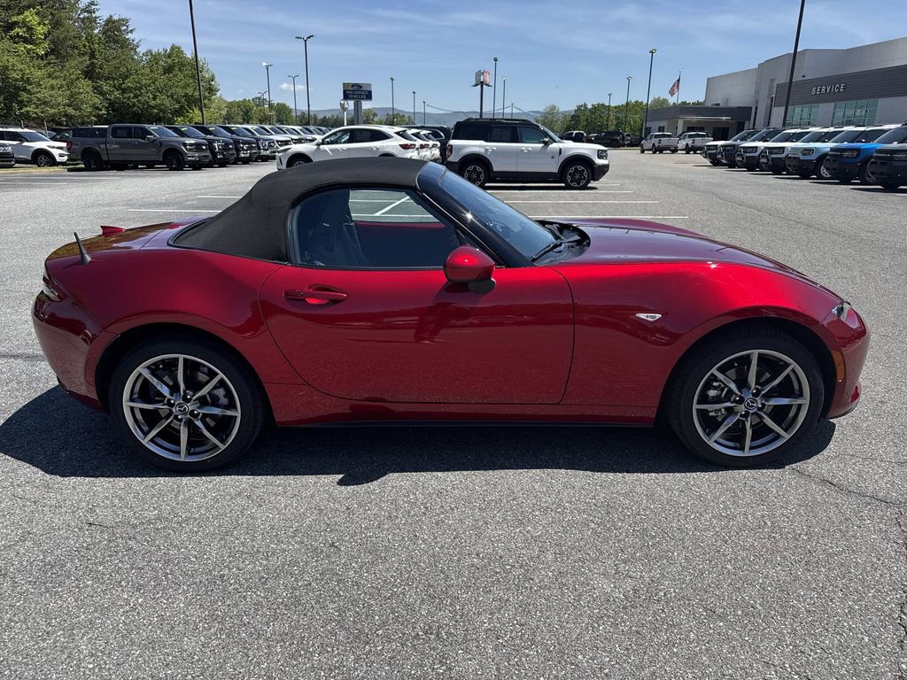 Used 2022 MAZDA MX-5 Miata Grand Touring w/ Weather Package RWD image 8