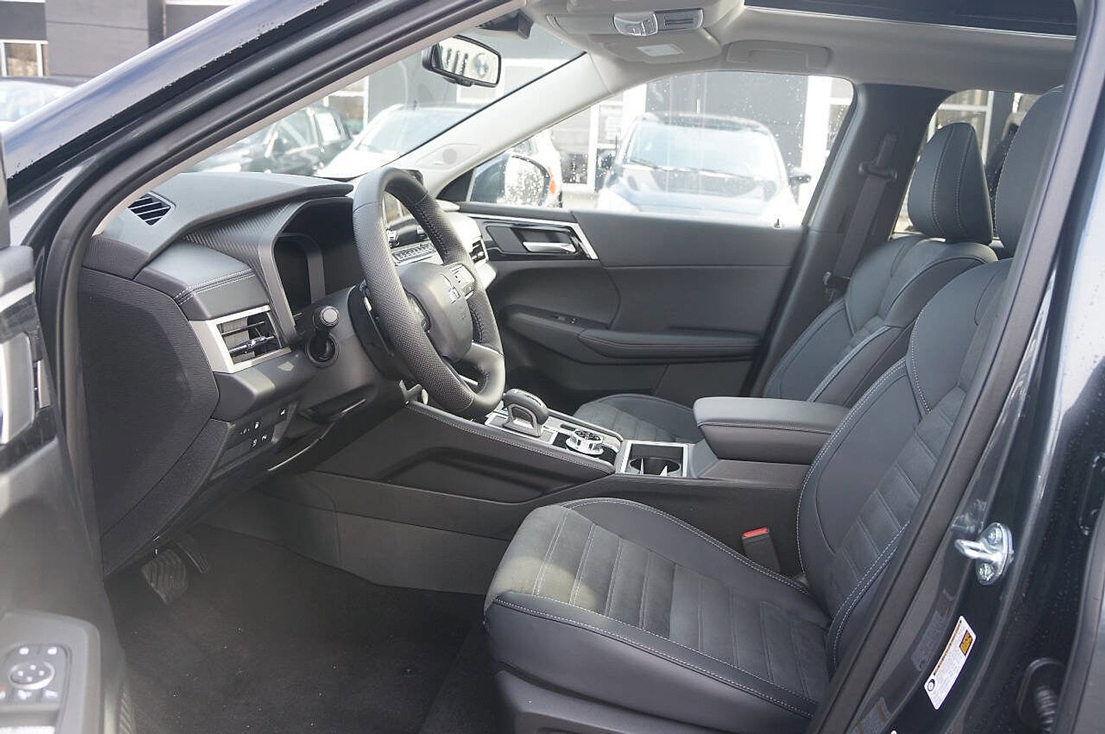 New 2025 Mitsubishi Outlander SE image 26