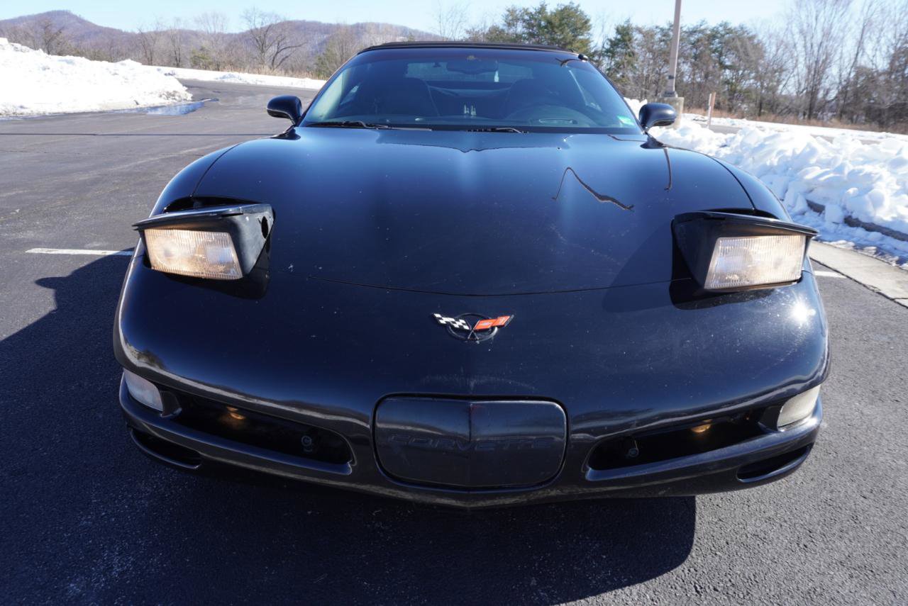 Used 2004 Chevrolet Corvette 2dr Convertible w/ Preferred Equipment Group RWD image 19