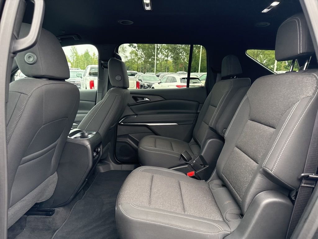 Used 2025 Chevrolet Traverse LT image 11