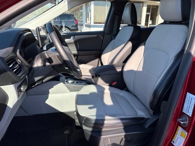 Used 2024 Ford Escape SE w/ Class II Trailer Tow Package FWD image 6