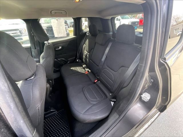 Used 2021 Jeep Renegade Latitude w/ Convenience Group AWD/4WD image 21