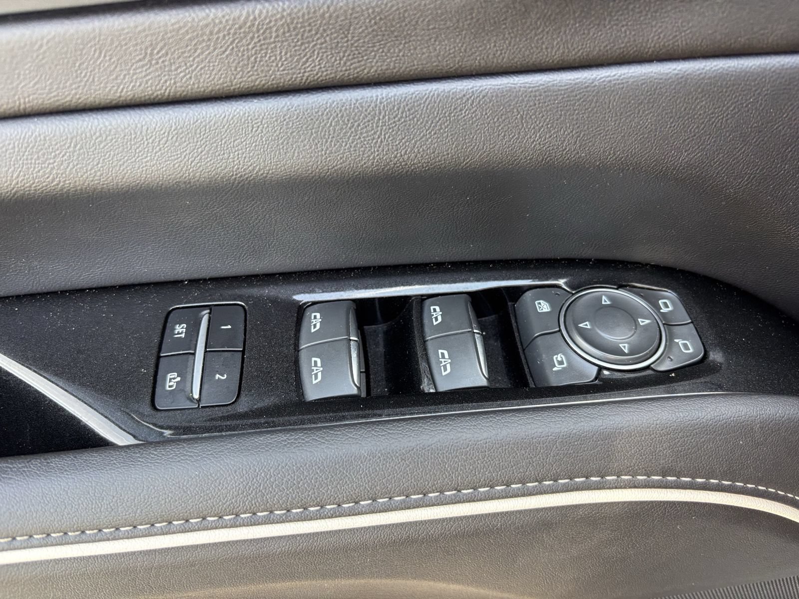 Used 2022 Cadillac Escalade Luxury AWD/4WD image 20