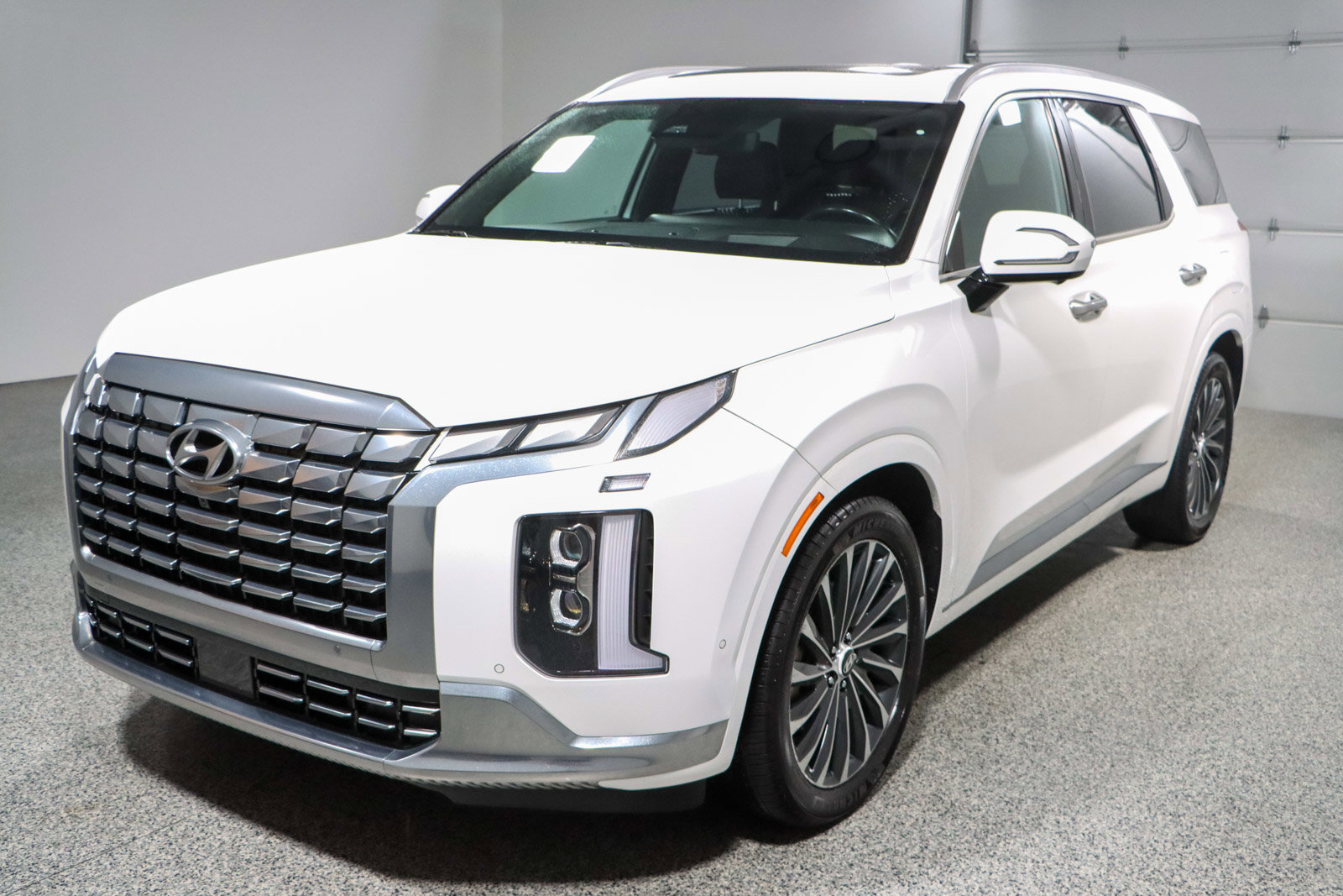 Used 2023 Hyundai Palisade Calligraphy image 35