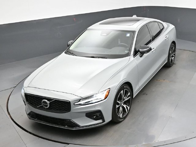 Used 2025 Volvo S60 B5 Plus FWD image 43