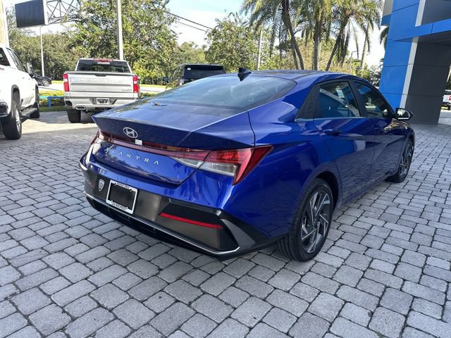 Used 2025 Hyundai Elantra SEL FWD image 35