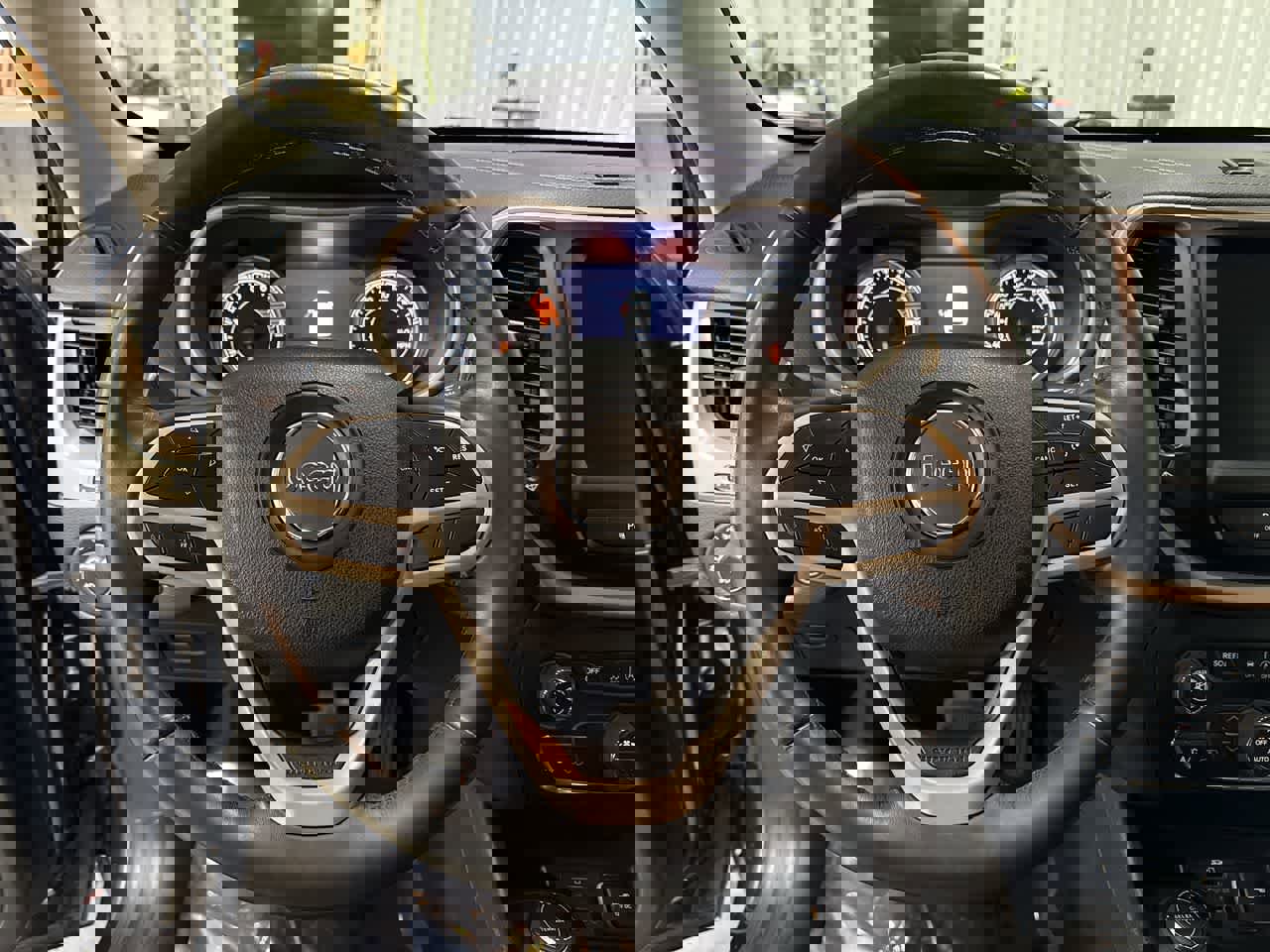 Used 2018 Jeep Cherokee Limited image 27