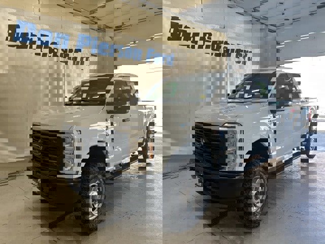 New 2026 Ford F250 XL w/ XL Off-Road Package
