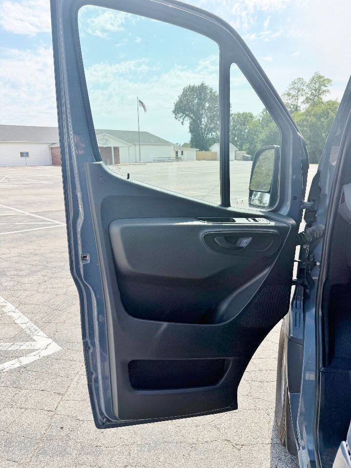 Used 2019 Mercedes-Benz Sprinter 144 image 9