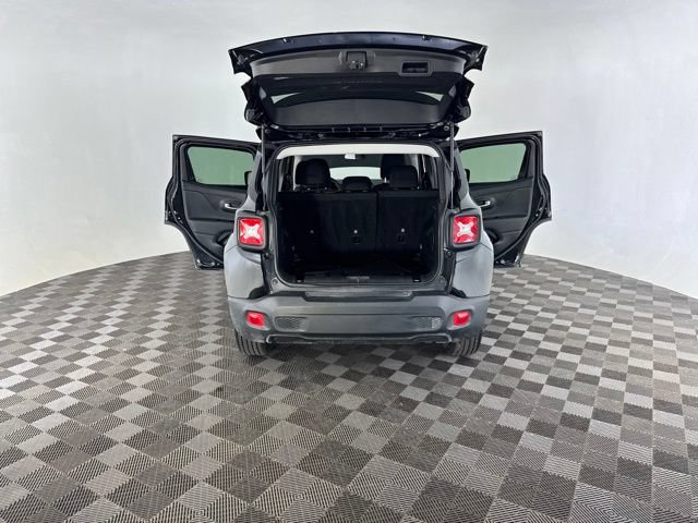 Used 2023 Jeep Renegade Latitude AWD/4WD image 17