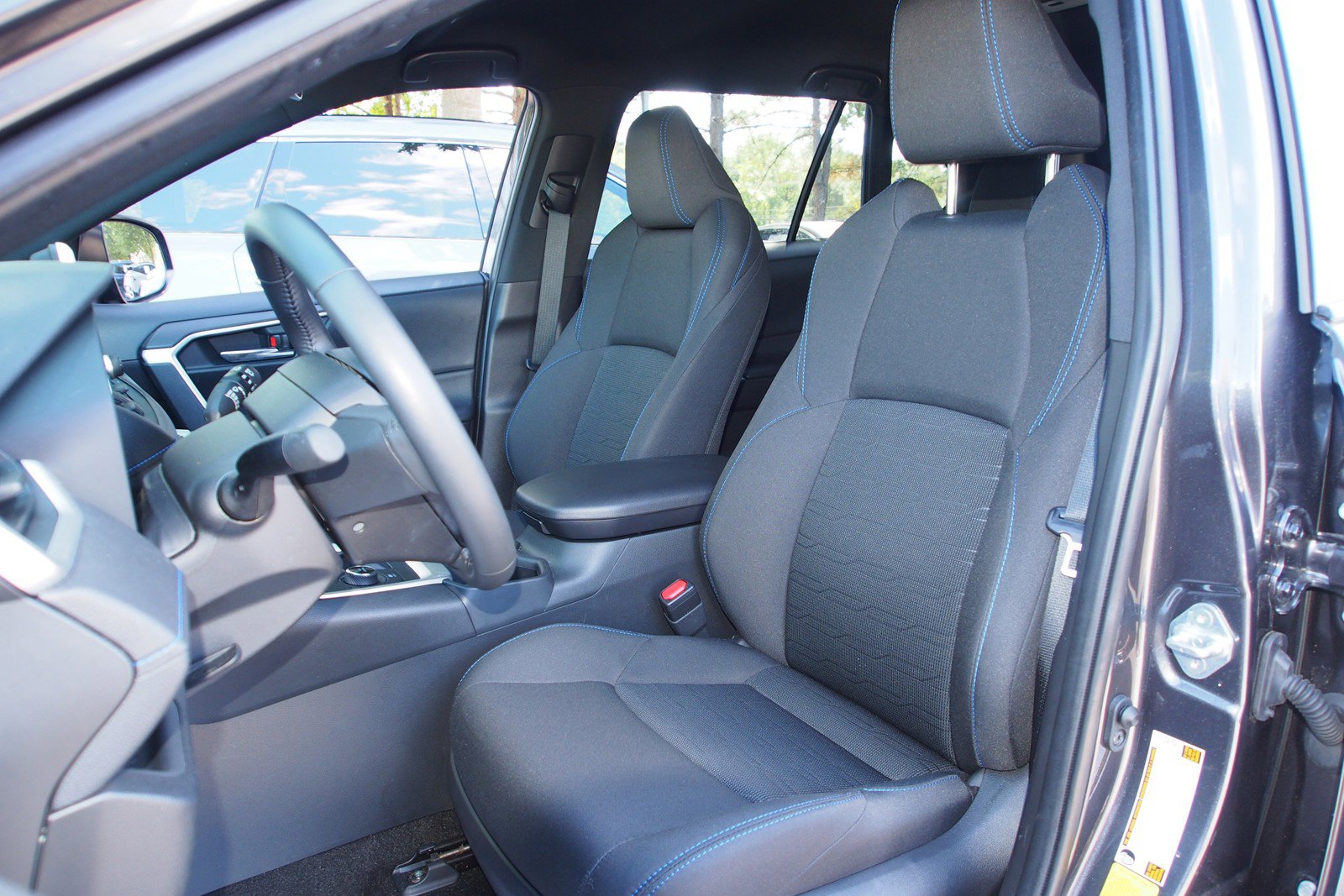 Used 2024 Toyota RAV4 SE image 16