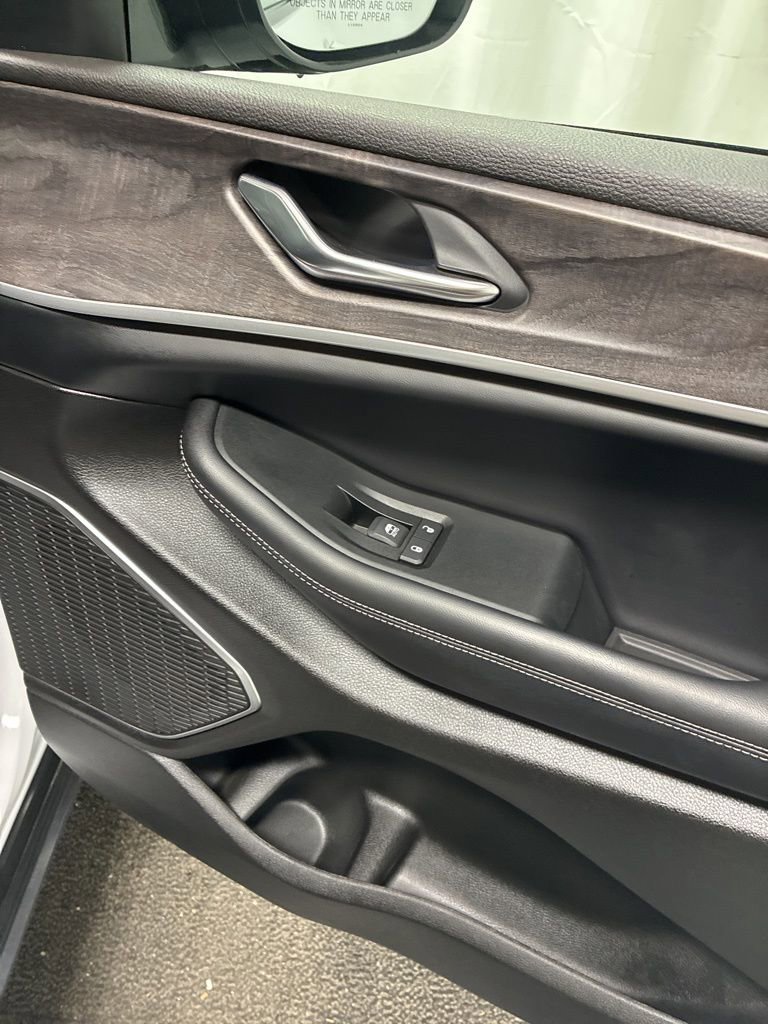 Used 2025 Jeep Grand Cherokee Limited image 30