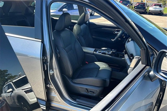 Certified 2024 Nissan Rogue Platinum image 28