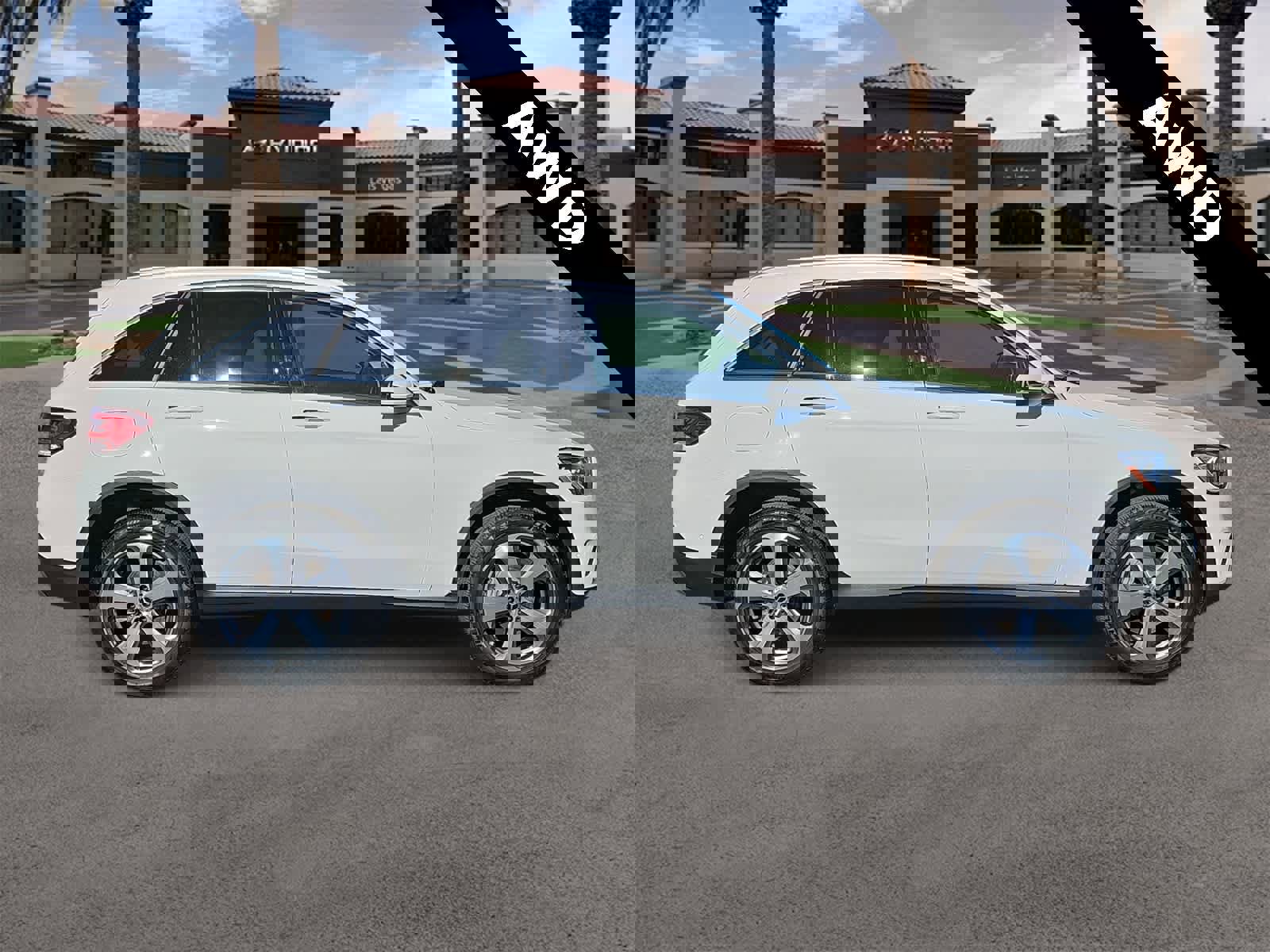 Used 2022 Mercedes-Benz GLC 300 4MATIC w/ Premium Package Lite image 9