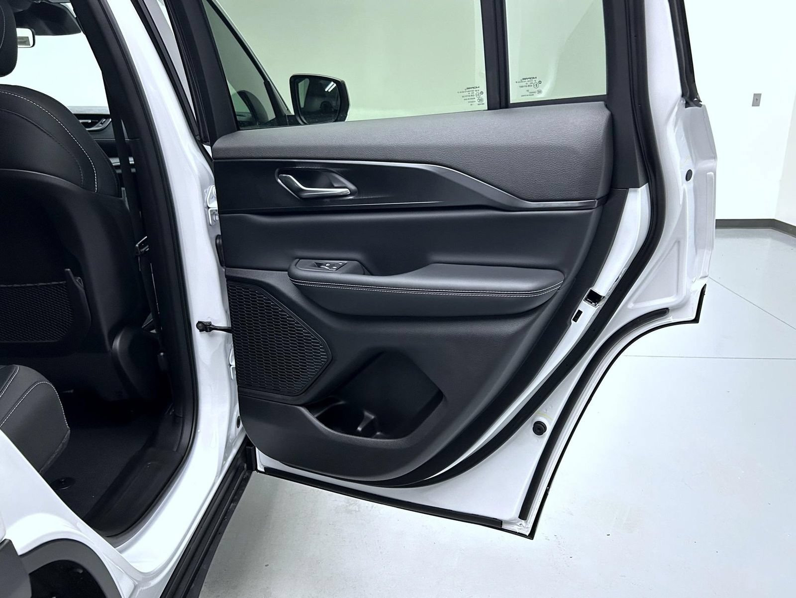 New 2026 Jeep Grand Cherokee Laredo AWD/4WD image 17