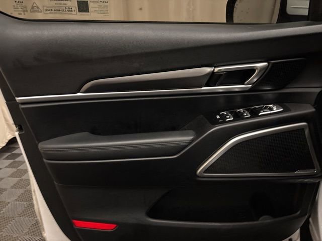 Certified 2024 Kia Telluride LX image 9