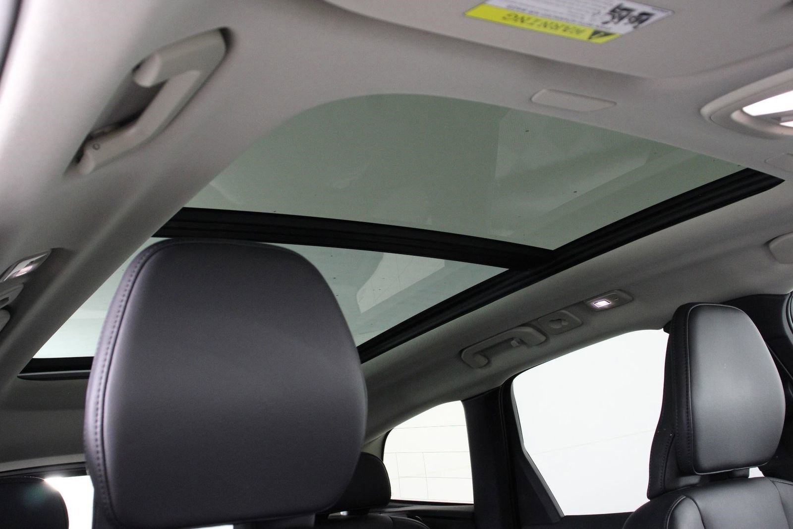 Certified 2025 Volvo XC60 B5 Core AWD/4WD image 23