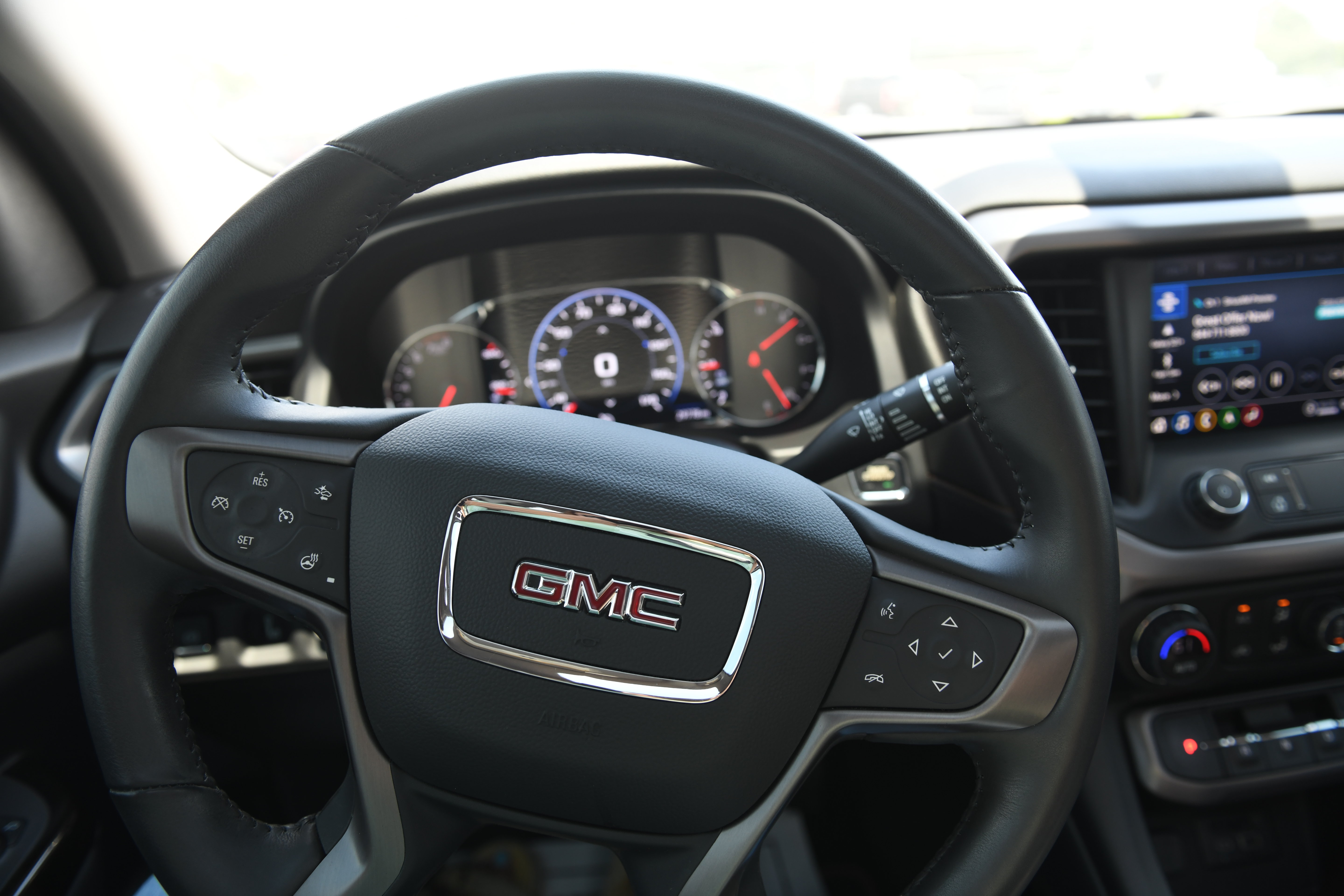 Used 2022 GMC Acadia AT4 w/ Technology Package AWD/4WD image 20