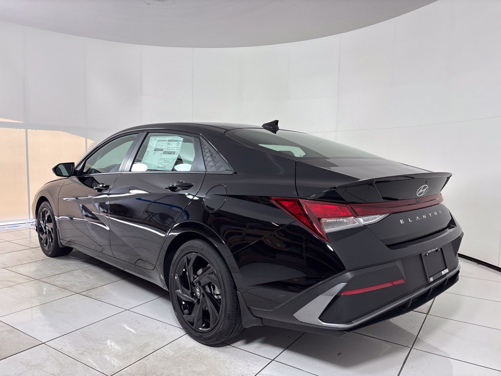 New 2026 Hyundai Elantra SEL Sport FWD image 3