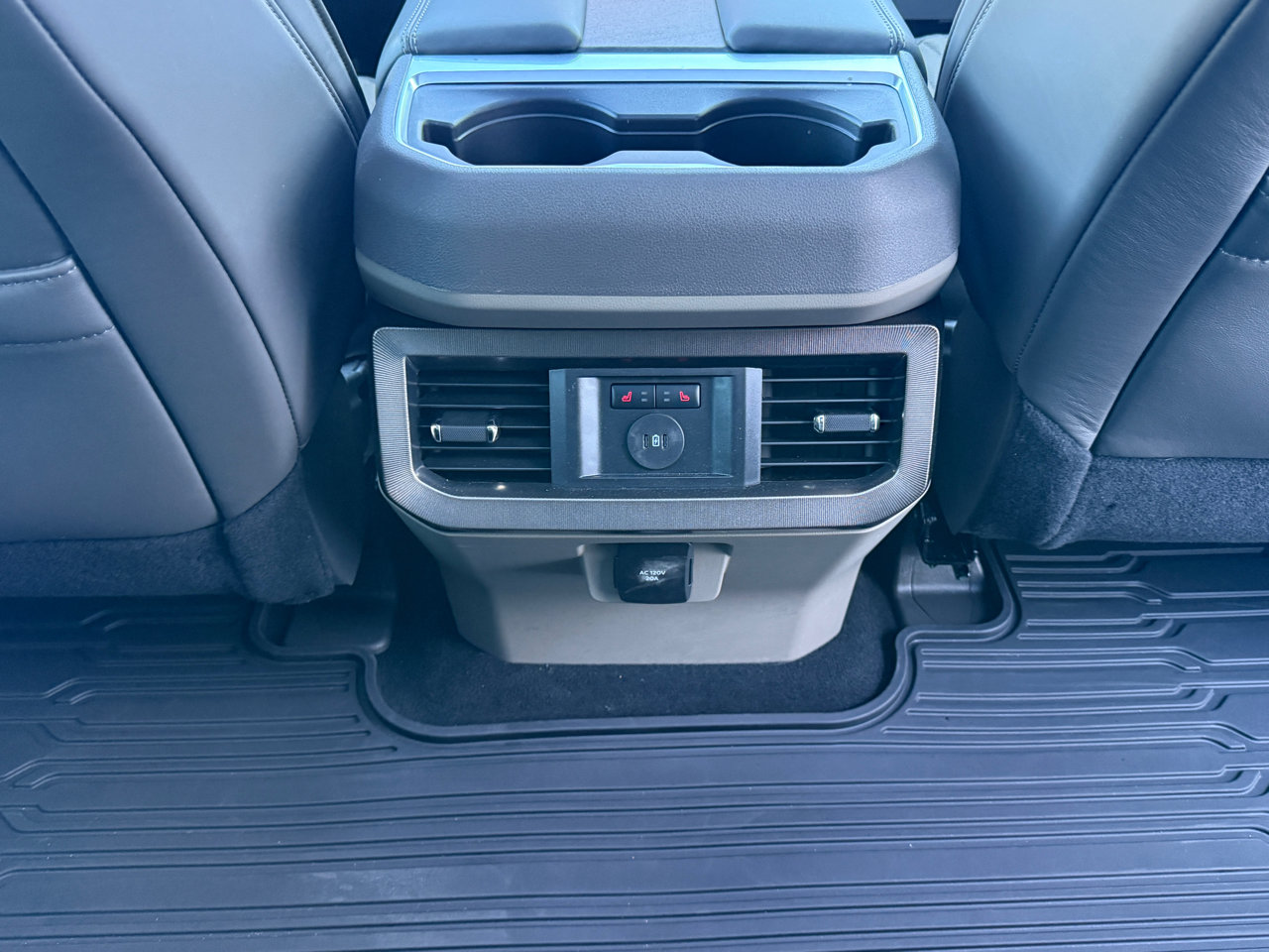 Used 2025 Ford F450 Platinum w/ Platinum Plus Package image 20