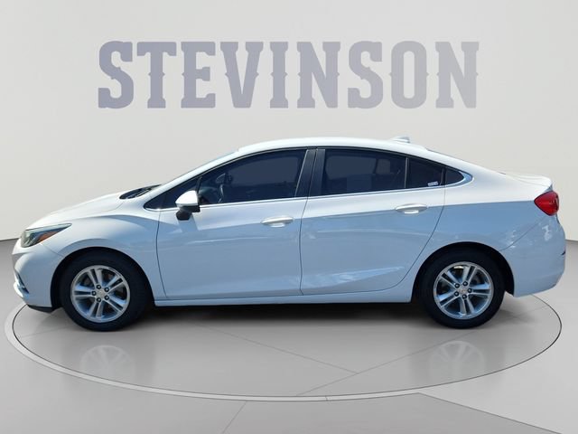 Used 2017 Chevrolet Cruze LT FWD image 2