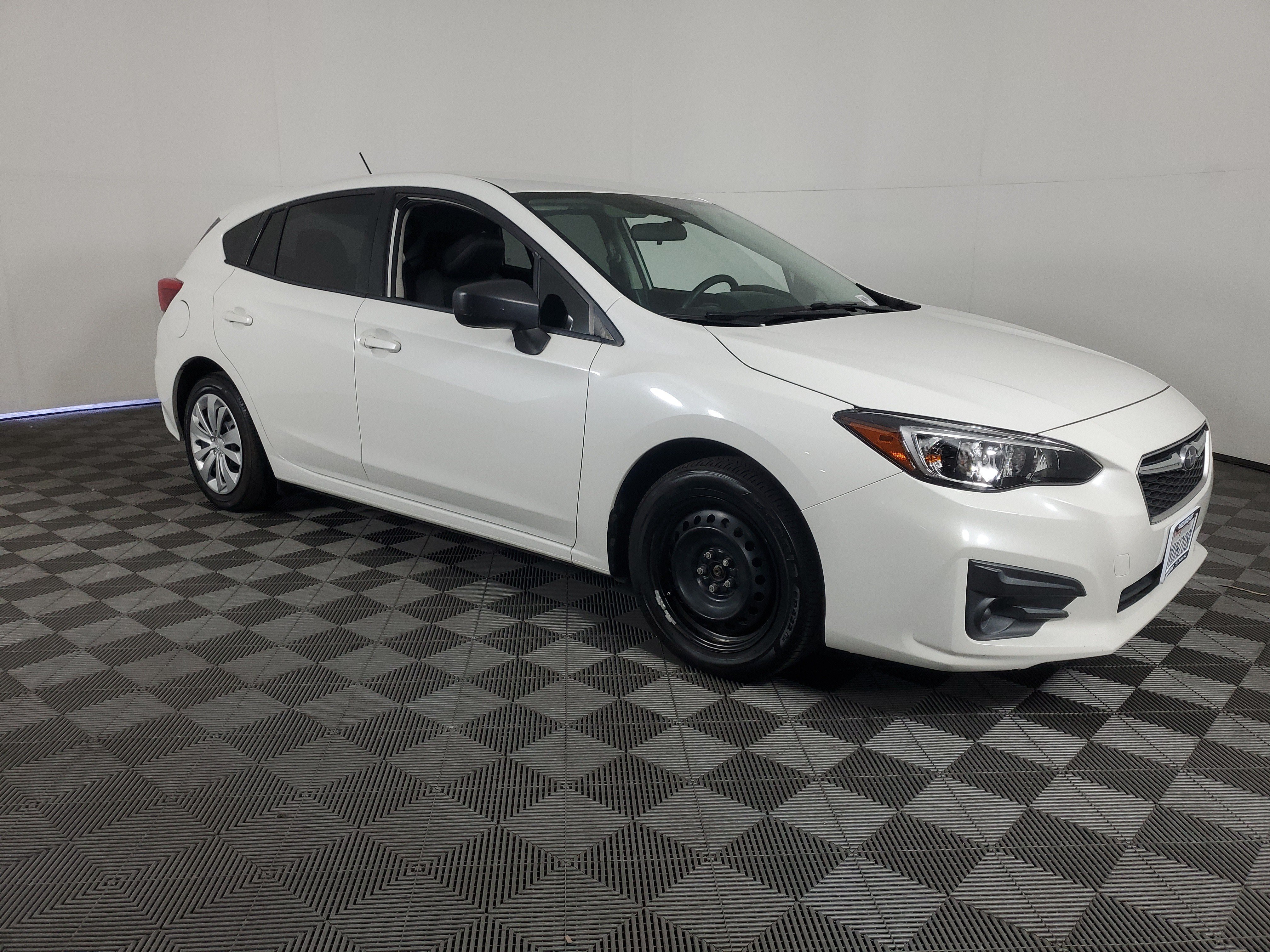 Used 2017 Subaru Impreza 2.0i AWD/4WD image 2