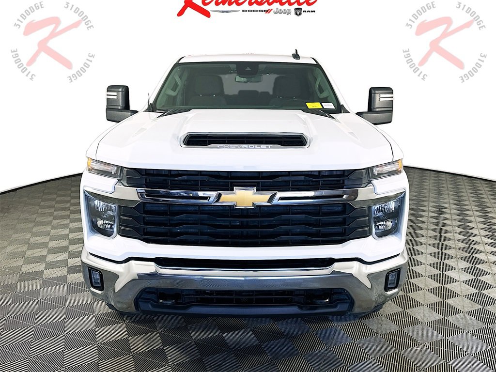 Used 2024 Chevrolet Silverado 2500 LT image 2