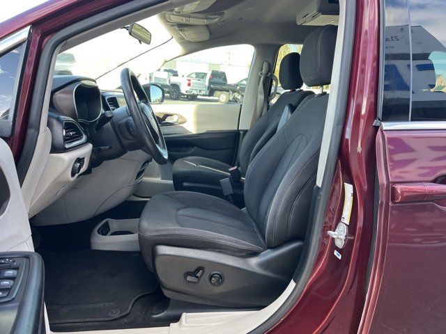 Used 2018 Chrysler Pacifica LX image 35