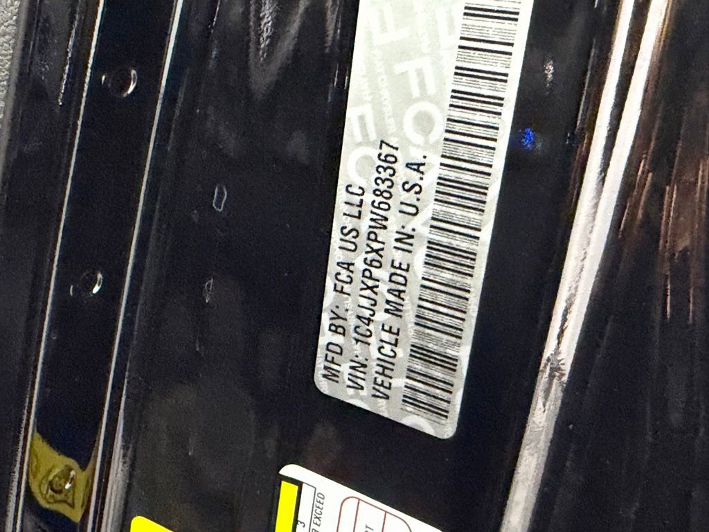 Used 2023 Jeep Wrangler Unlimited Sahara image 38