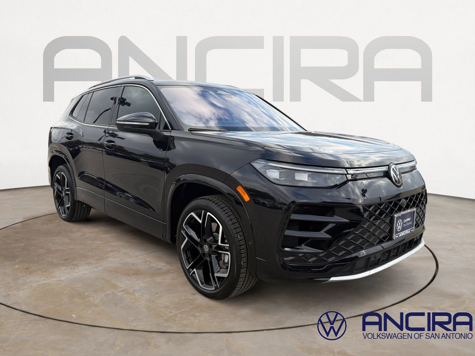 Certified 2026 Volkswagen Tiguan SEL R-Line AWD/4WD image 1