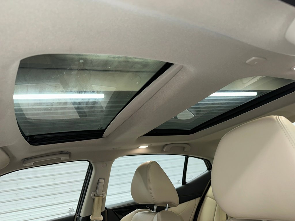 Used 2021 Nissan Maxima Platinum w/ Sport Mat Group image 4