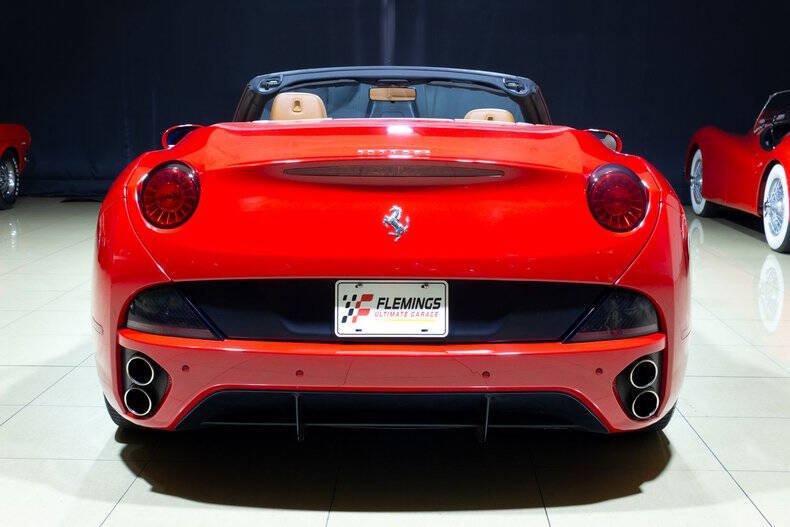 Used 2010 Ferrari California RWD image 19