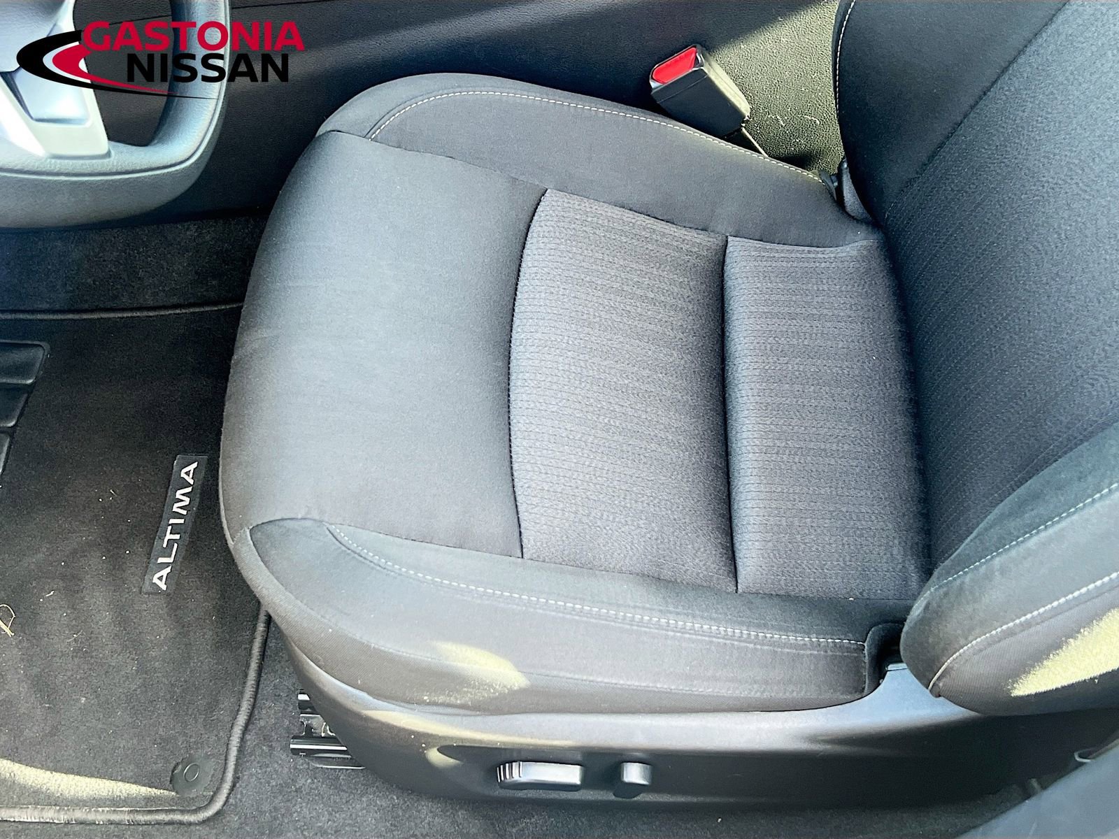 Used 2024 Nissan Altima 2.5 SV image 25