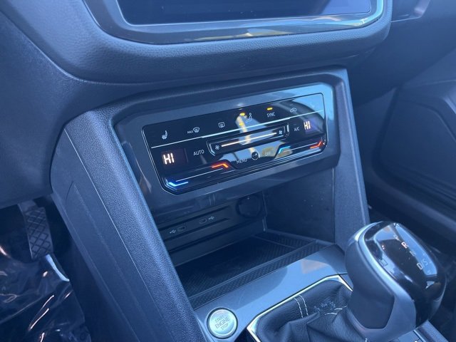 Used 2024 Volkswagen Tiguan SE image 25