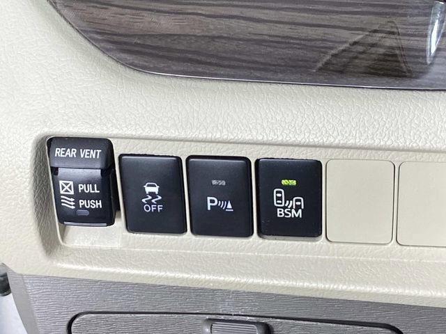 Used 2017 Toyota Sienna XLE w/ XLE Navigation Package AWD/4WD image 20
