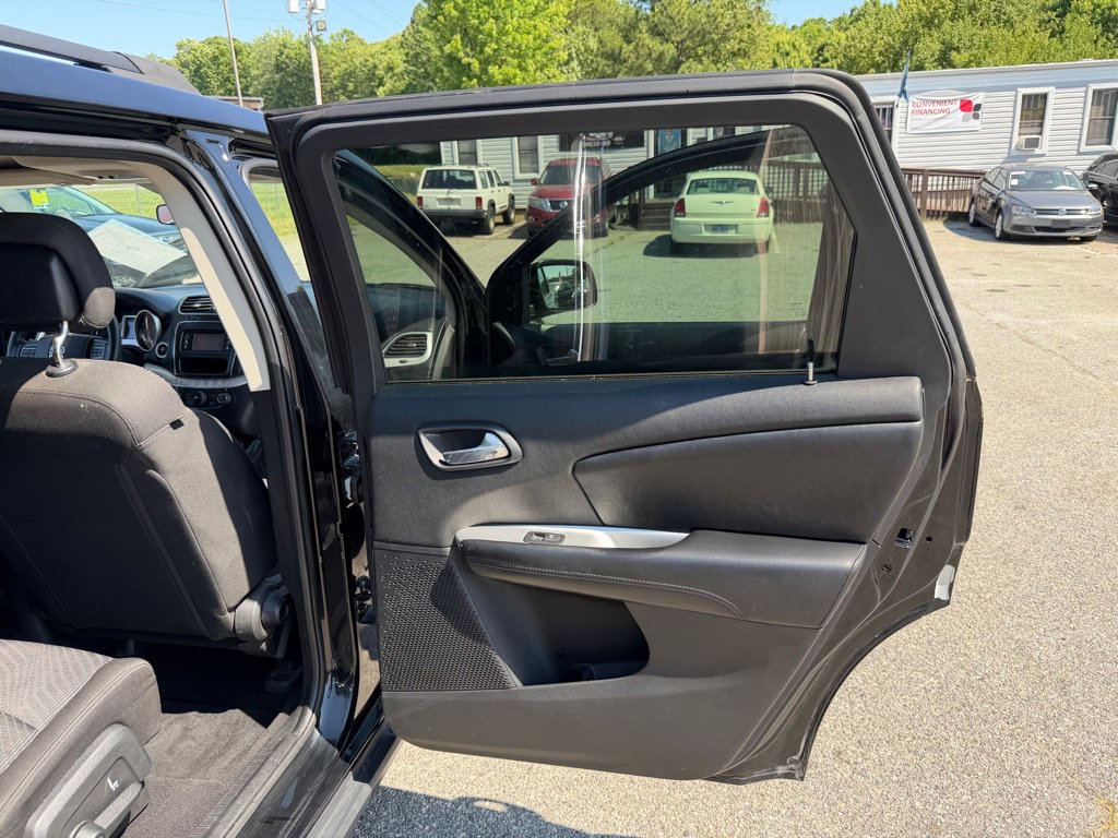 Used 2016 Dodge Journey SE w/ Flexible Seating Group FWD image 17
