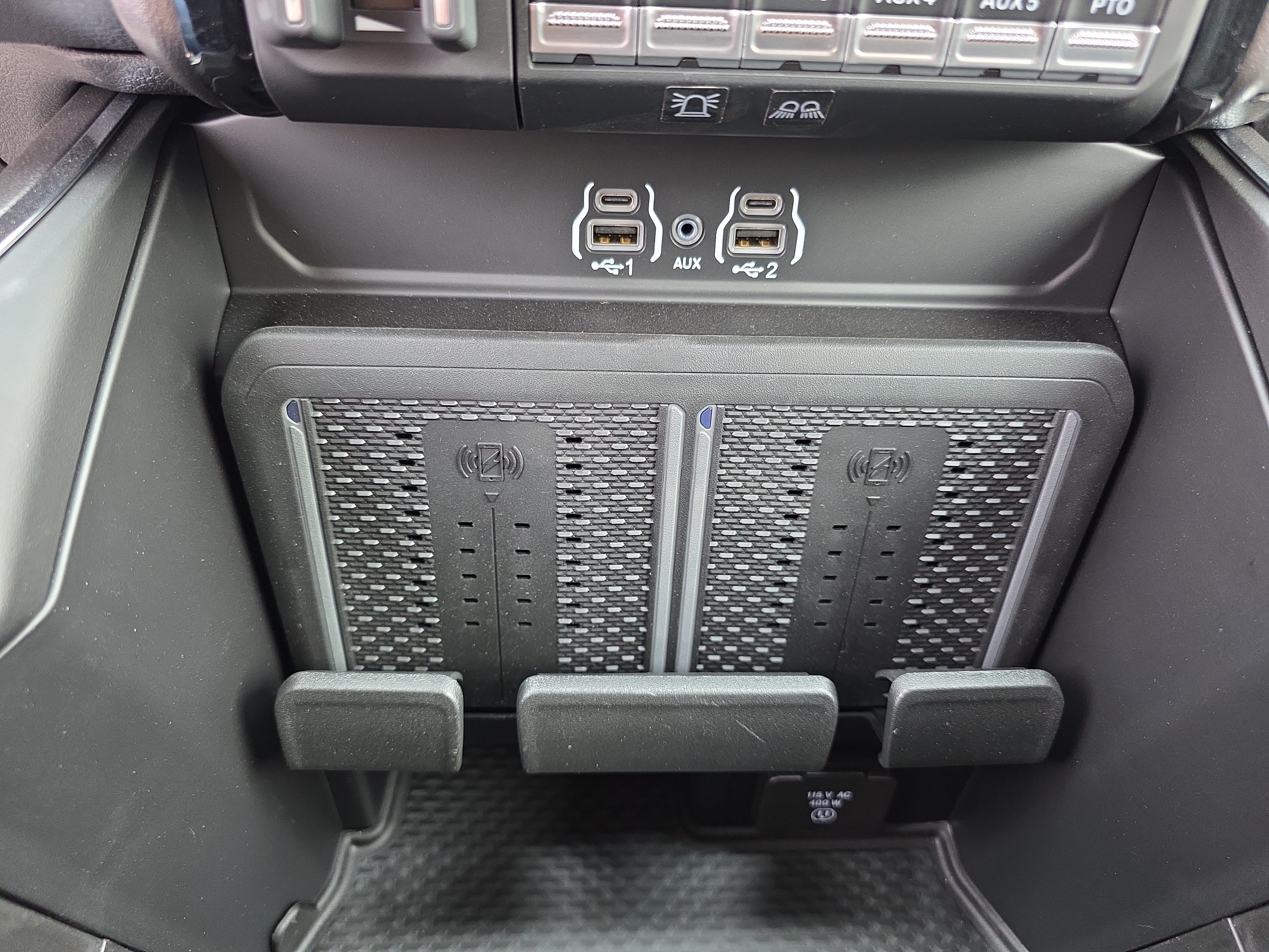 New 2026 RAM 5500 4x4 Crew Cab w/ Laramie Trim Package image 13