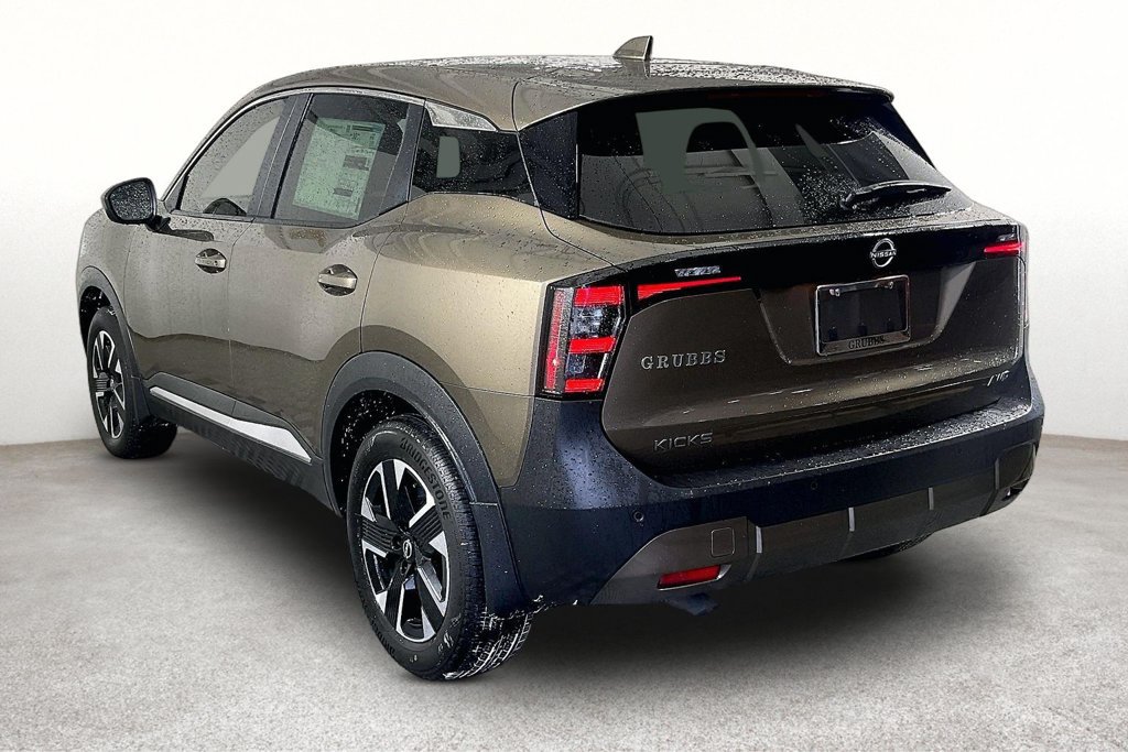 Used 2025 Nissan Kicks SV AWD/4WD image 14