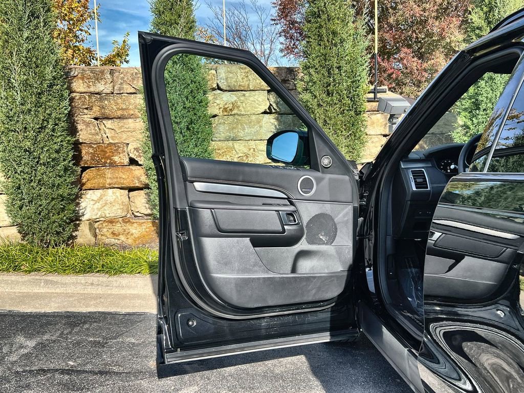 Certified 2024 Land Rover Discovery Dynamic SE image 17