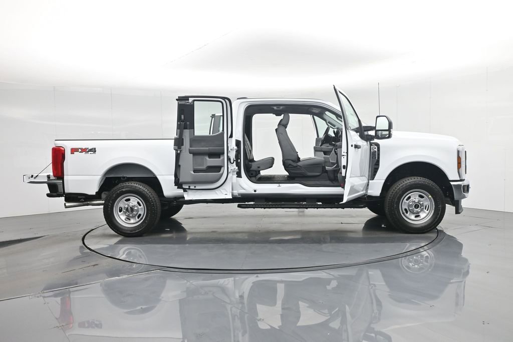 New 2026 Ford F350 XL w/ FX4 Off-Road Package AWD/4WD image 4