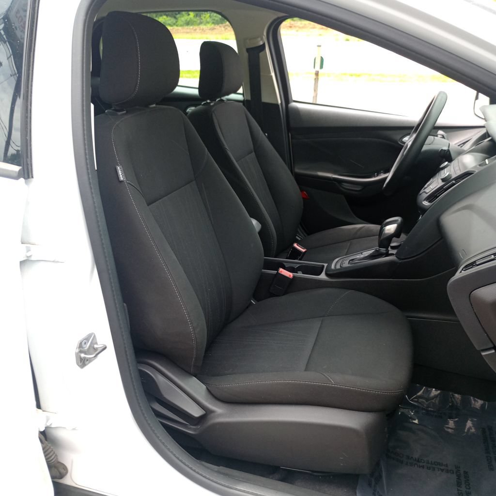 Used 2018 Ford Focus SE w/ SE Appearance Package FWD image 23