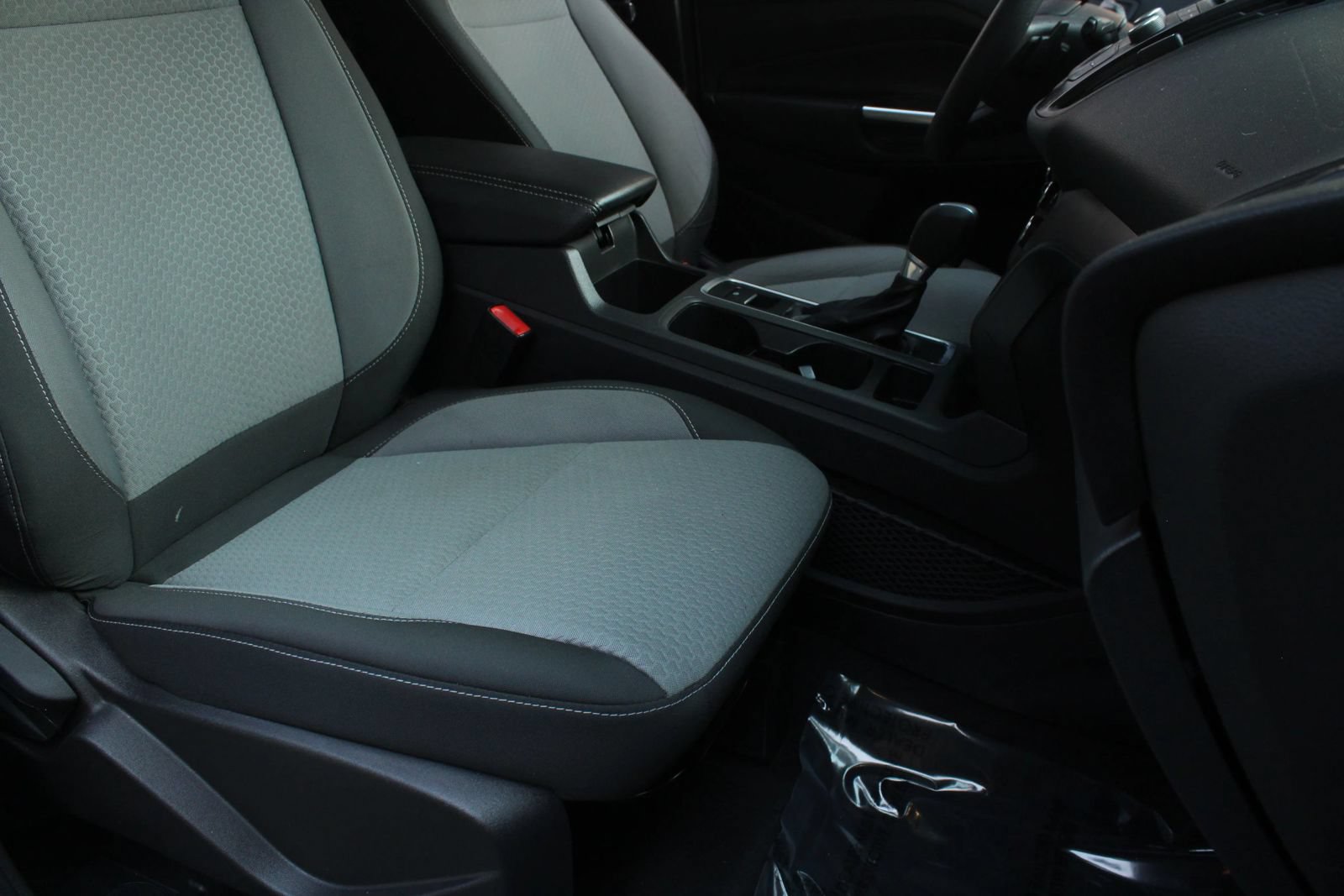 Used 2017 Ford Escape SE w/ SE Cold Weather Package FWD image 28