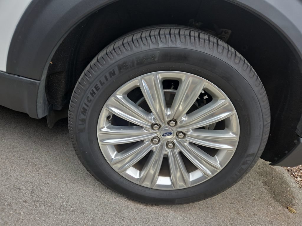 Used 2021 Ford Explorer Limited w/ Equipment Group 301A AWD/4WD image 10