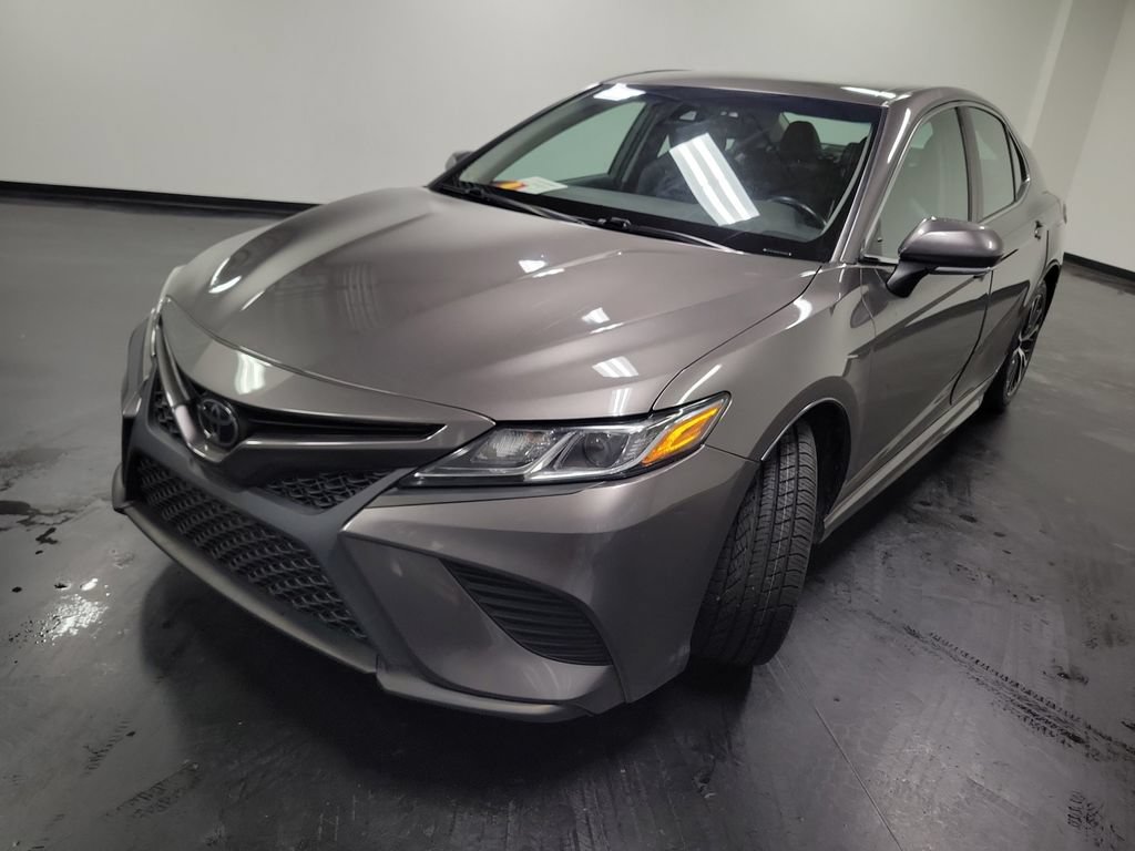 Used 2019 Toyota Camry SE FWD image 4