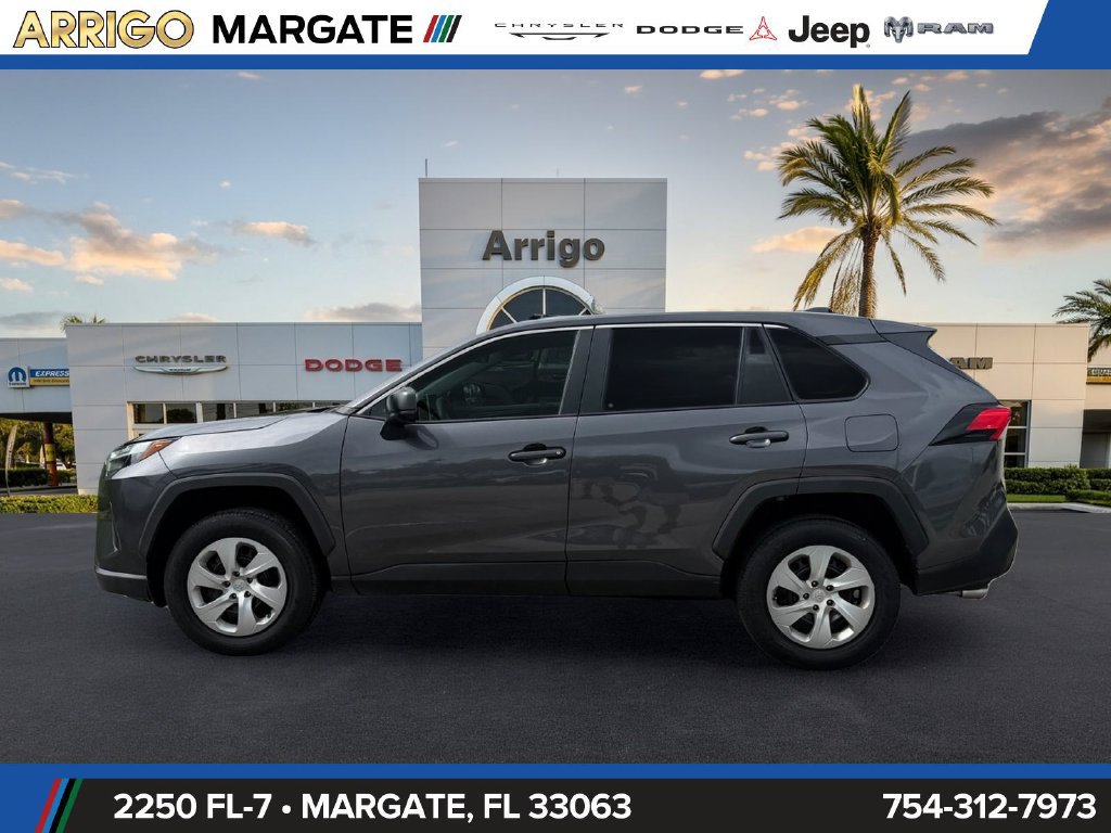 Used 2023 Toyota RAV4 LE FWD image 4