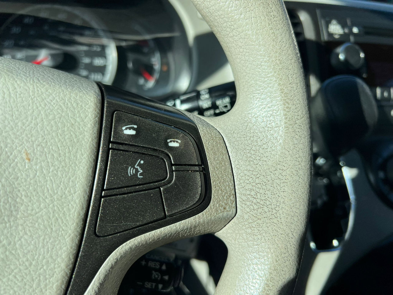 Used 2013 Toyota Sienna LE image 28